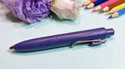 いつもそばに。愛らしさと実用性を両立したボールペン「uni-ball one P」